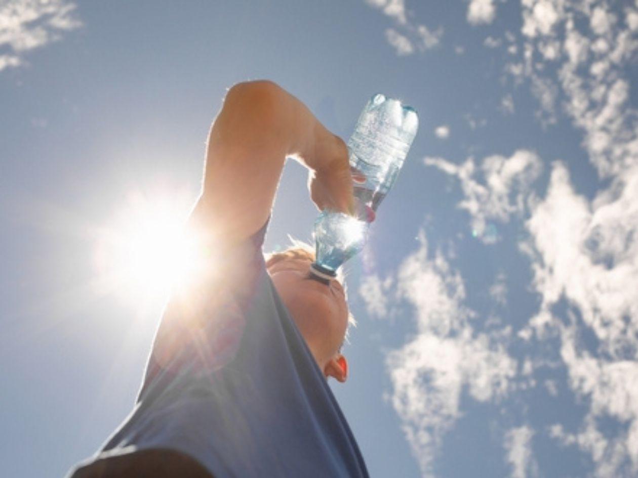 Deshidratación: cómo reconocer, tratar y prevenir la pérdida de líquidos