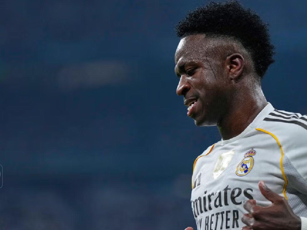 El polémico gesto de Vinicius tras recibir insultos en el estadio del Oviedo