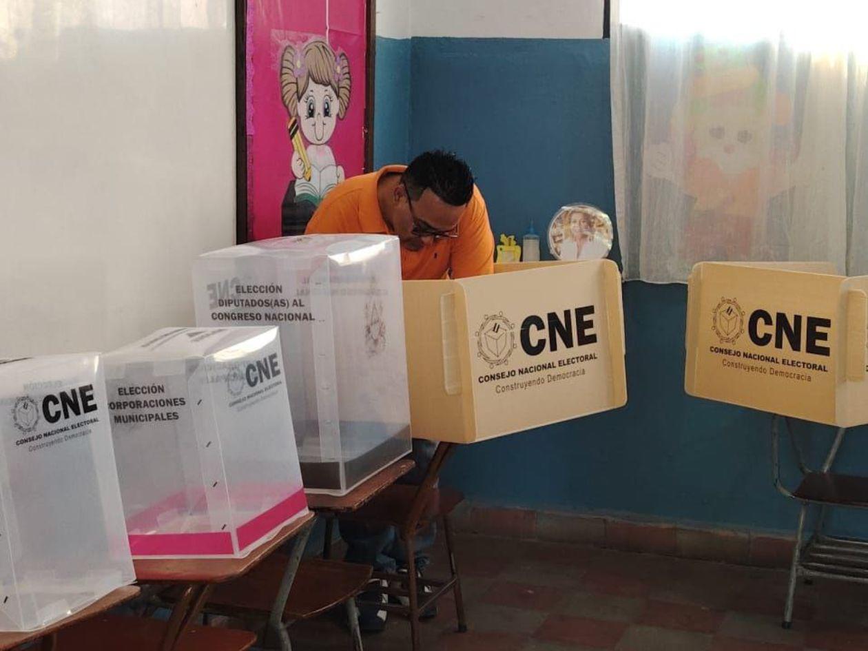 Solo un partido minoritario cumple requisitos a horas del cierre de plazo