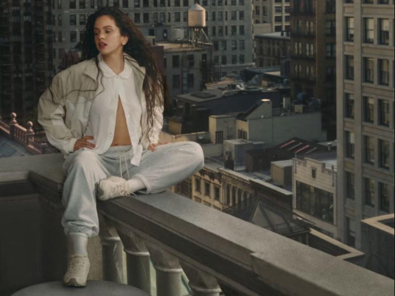 Rosalía, muy deportiva, nueva embajadora global de la firma New Balance