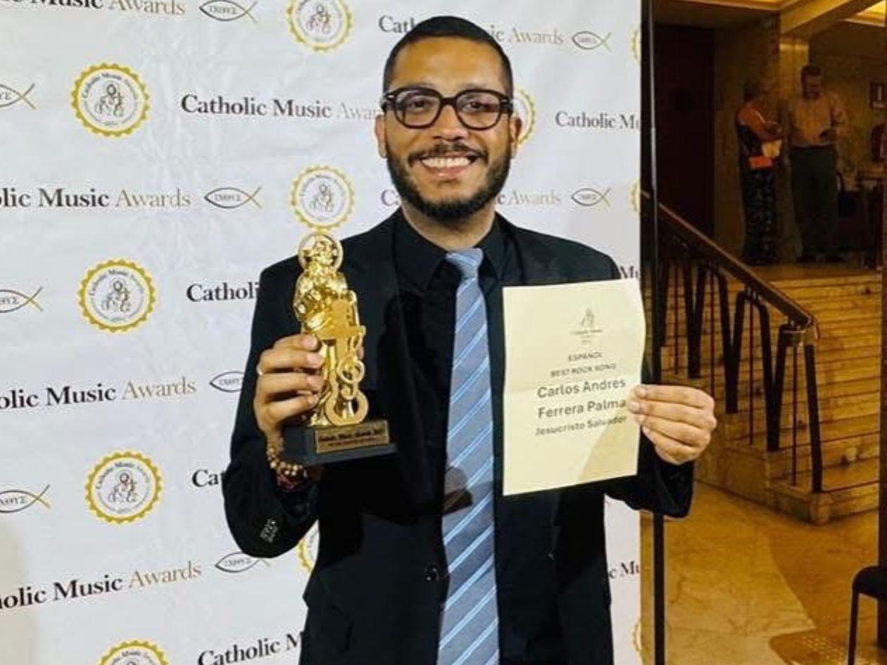 El hondureño Andrés Ferrera gana en los Catholic Music Awards 2025