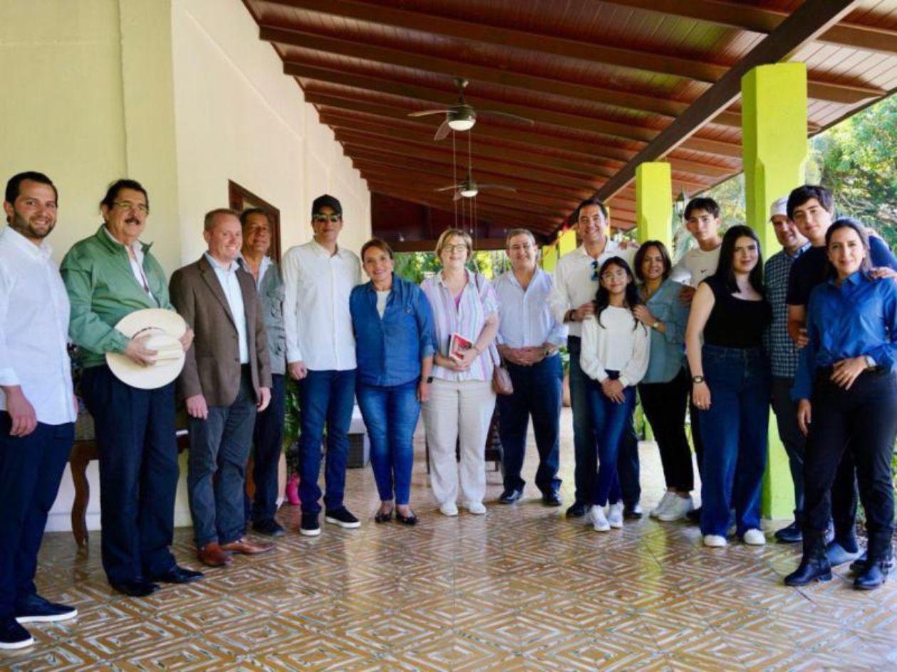 Familia presidencial despide a Laura Dogu en su hacienda en Olancho