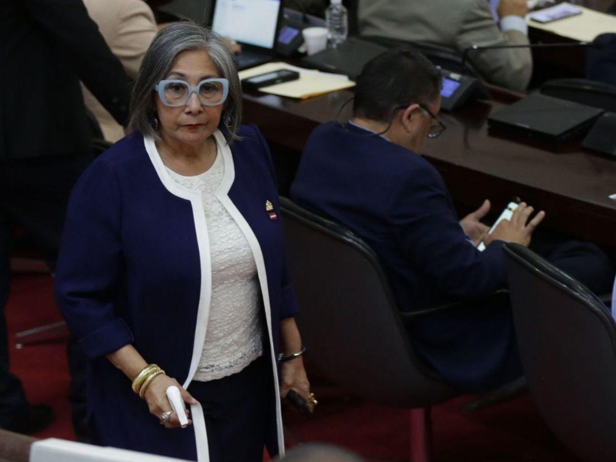 Maribel Espinoza pide a Redondo que la investigue a ella y que no ataque a los medios de comunicación