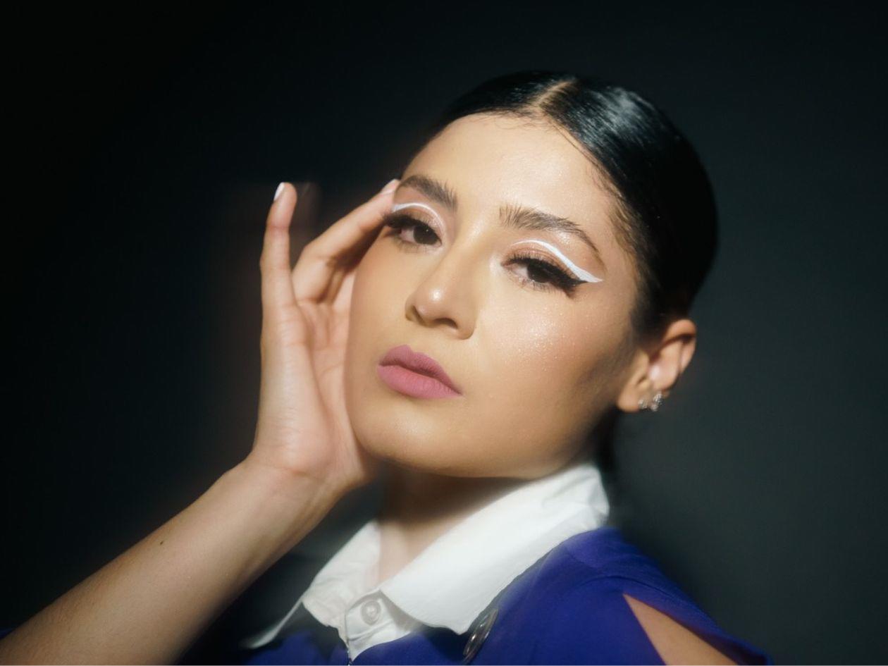 Katheryn Banegas estrena NAH, su nueva propuesta musical