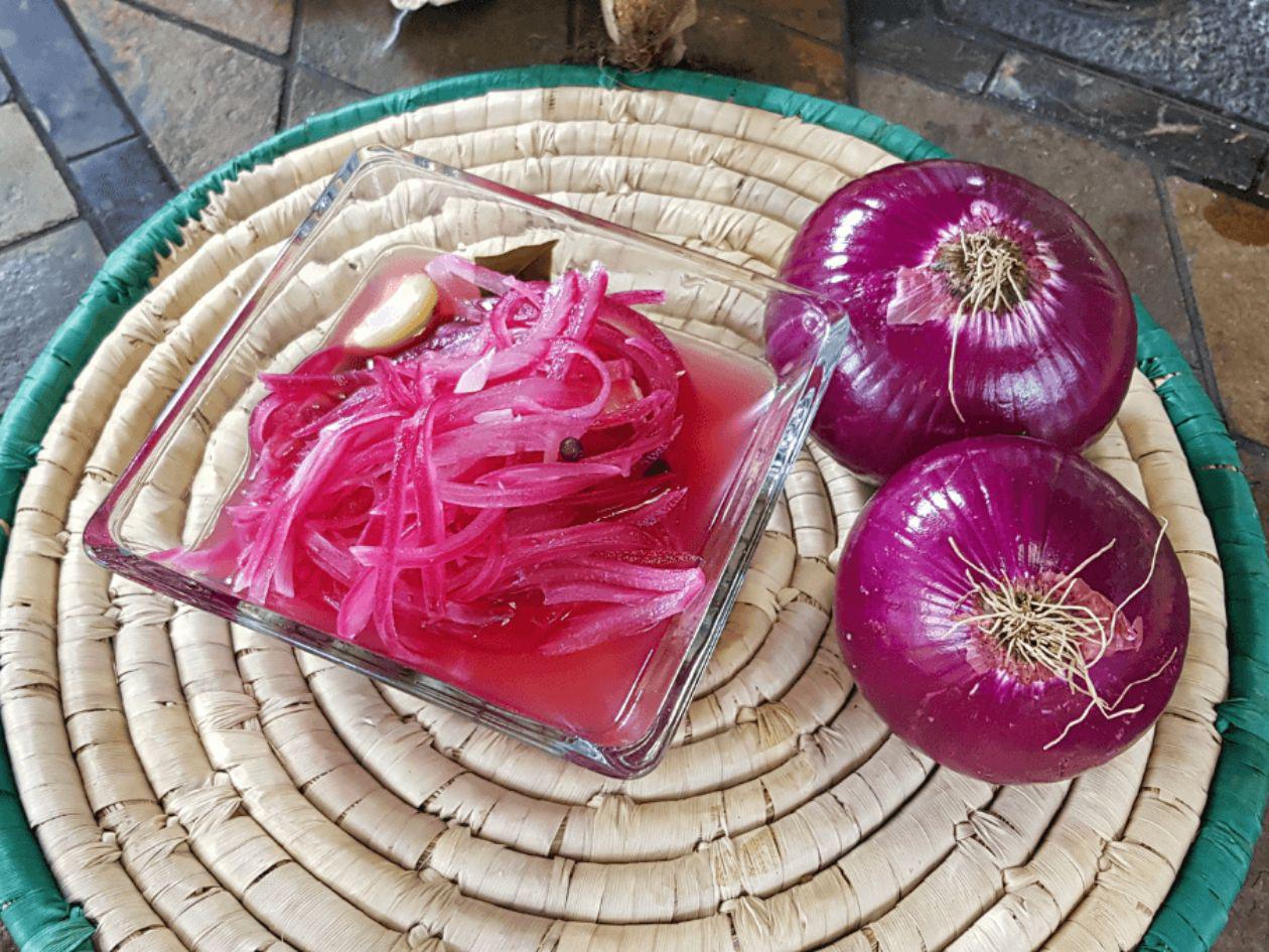 Cómo hacer encurtido casero de cebolla roja