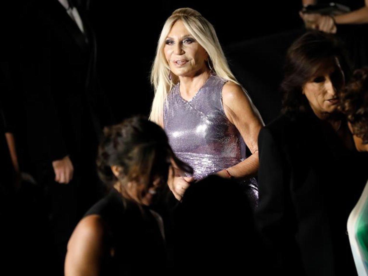 Donatella Versace deja la dirección creativa de la firma después de casi tres décadas