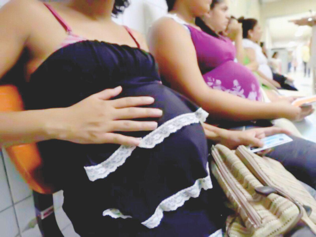 Más de 3,000 adolescentes dieron a luz en 2024 en hospitales de SPS