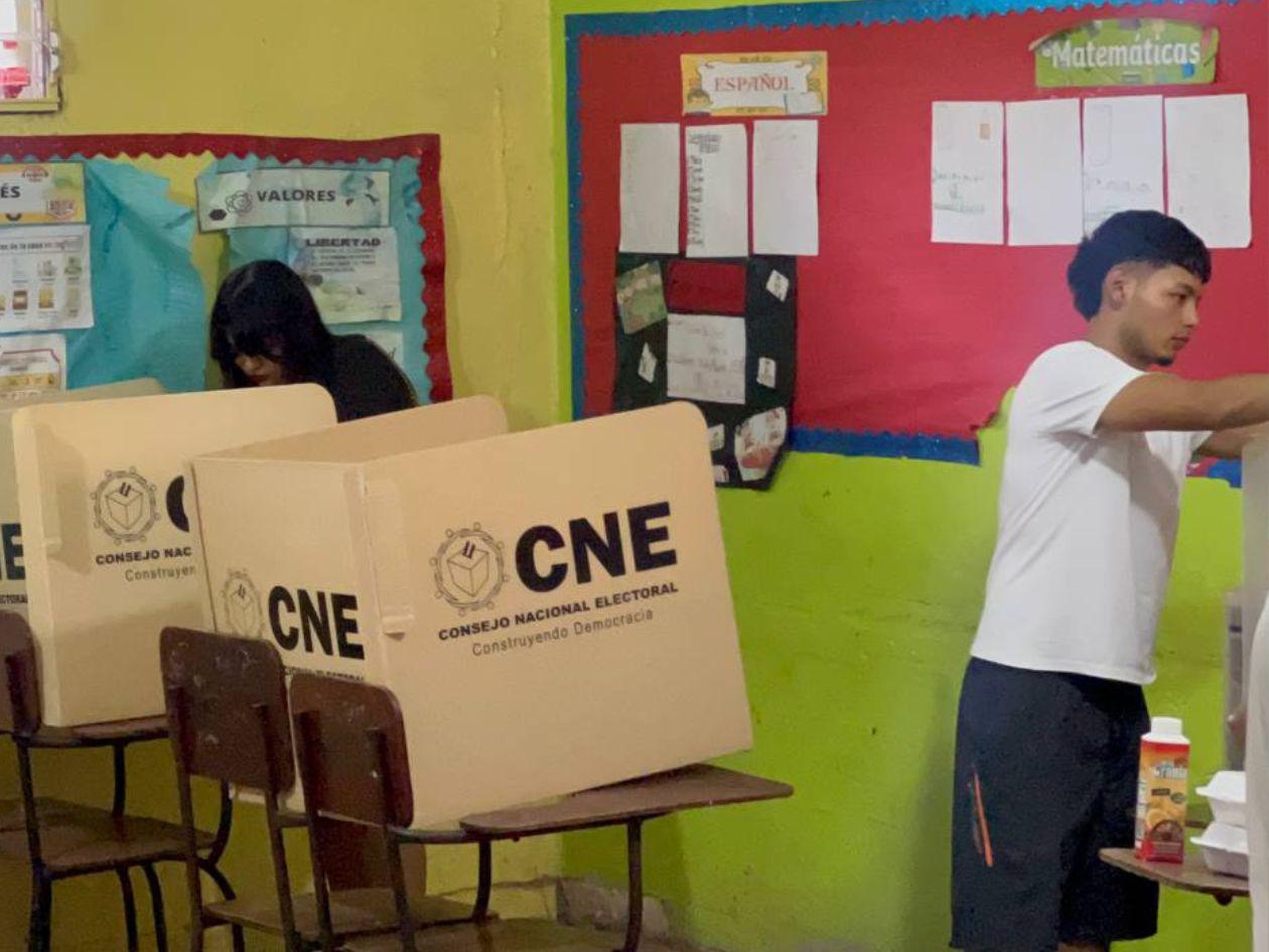 Hondureños esperan claridad tras una semana sin presidente electo oficial