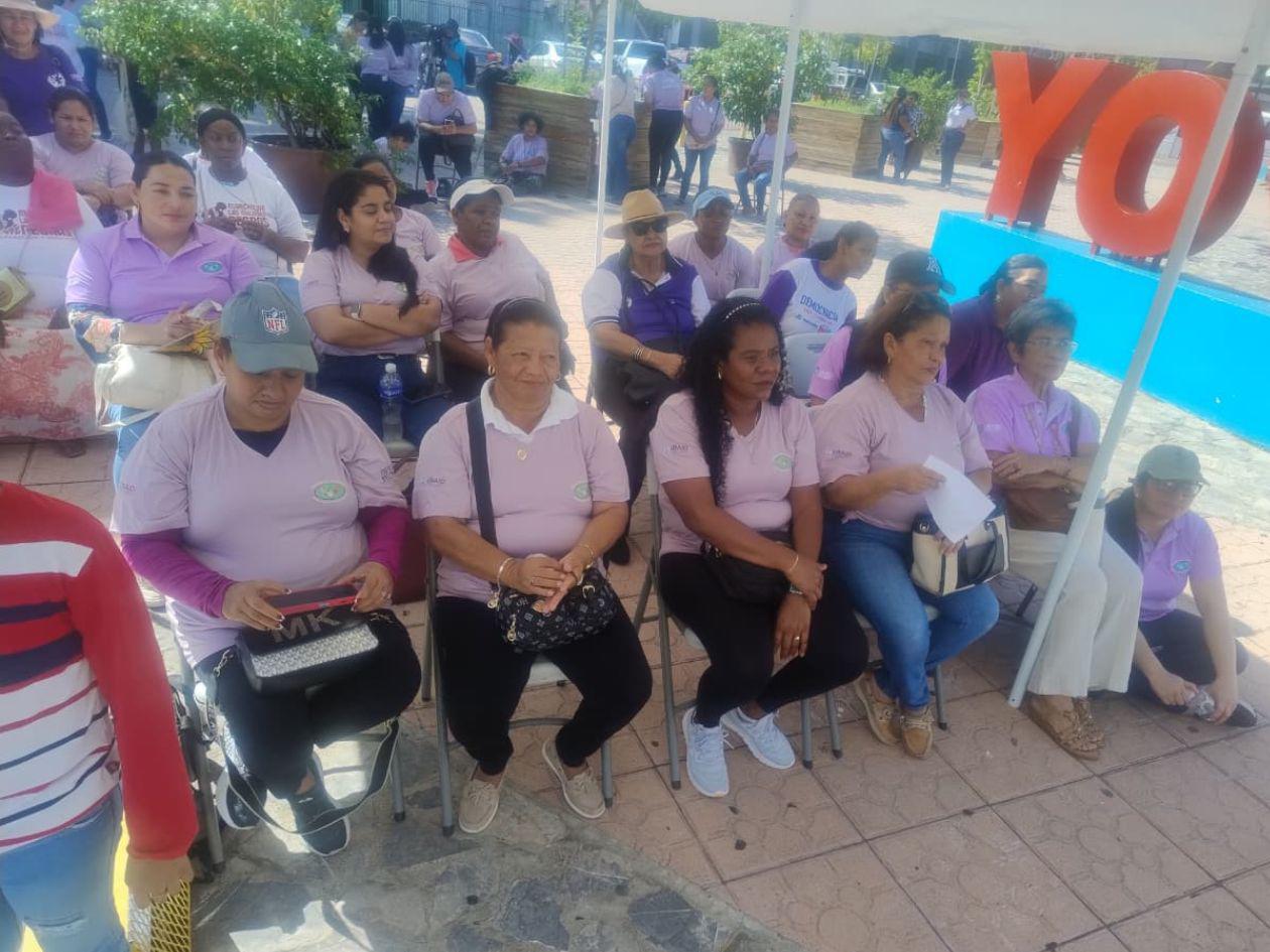 “Nos están matando”: mujeres marchan en La Ceiba contra la violencia
