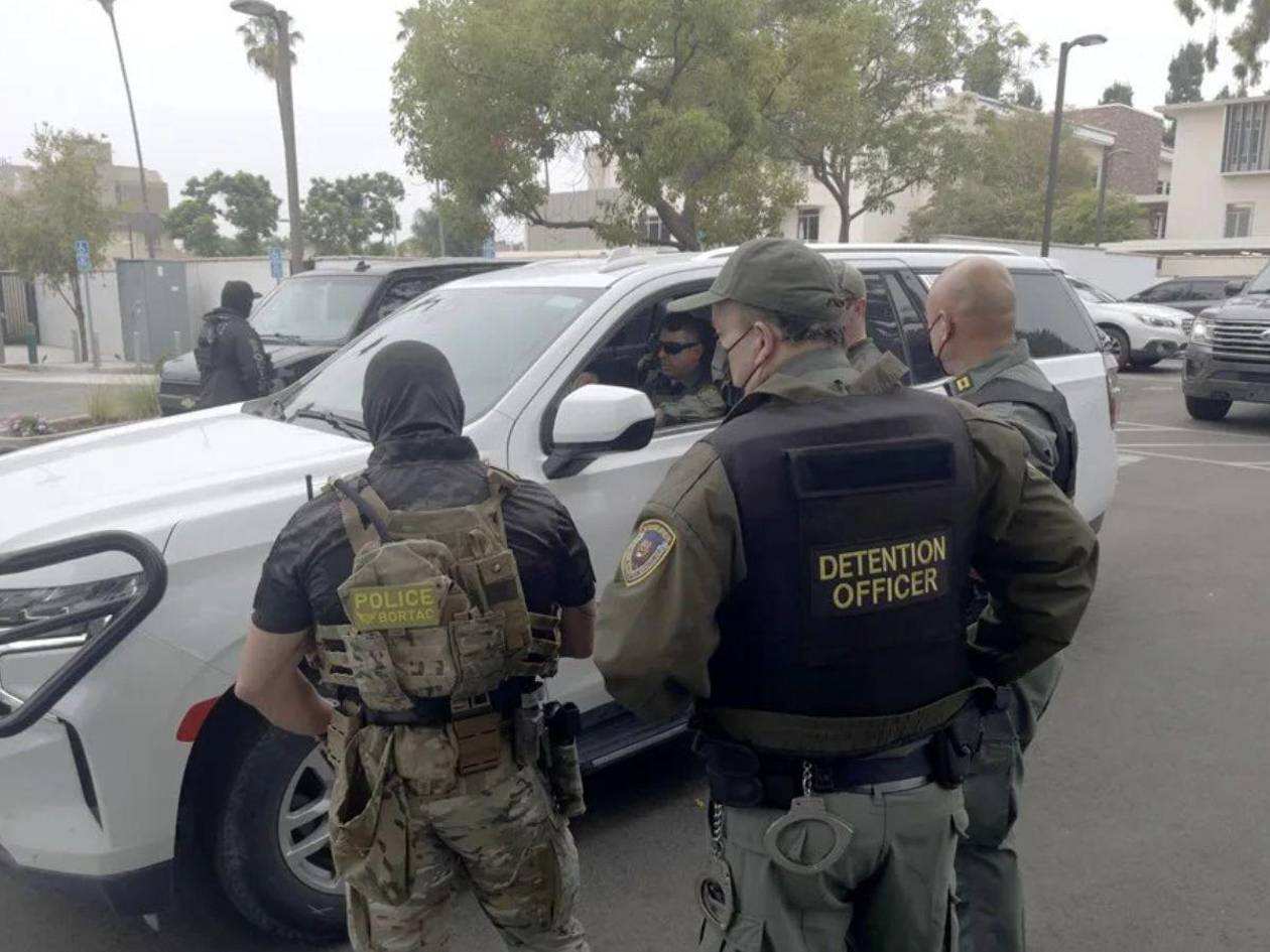 Obispo en California excusa a migrantes de asistir a misa por redadas de ICE