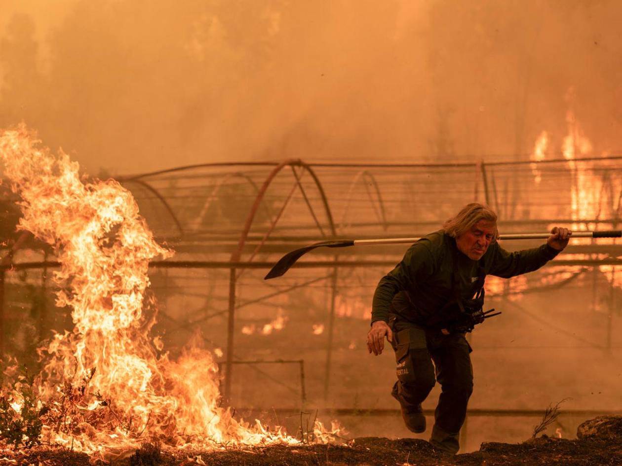 Varios incendios forestales siguen ardiendo en España