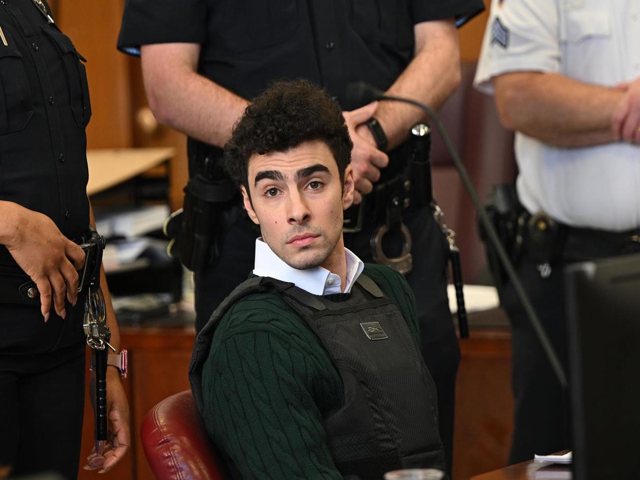 Hombre es detenido por amenazar a viuda de CEO de UnitedHealthcare asesinado en Nueva York