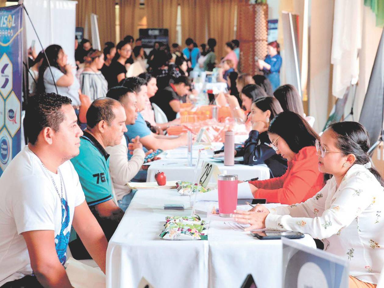 Feria de empleo en San Pedro Sula reunió a más de mil buscadores de trabajo