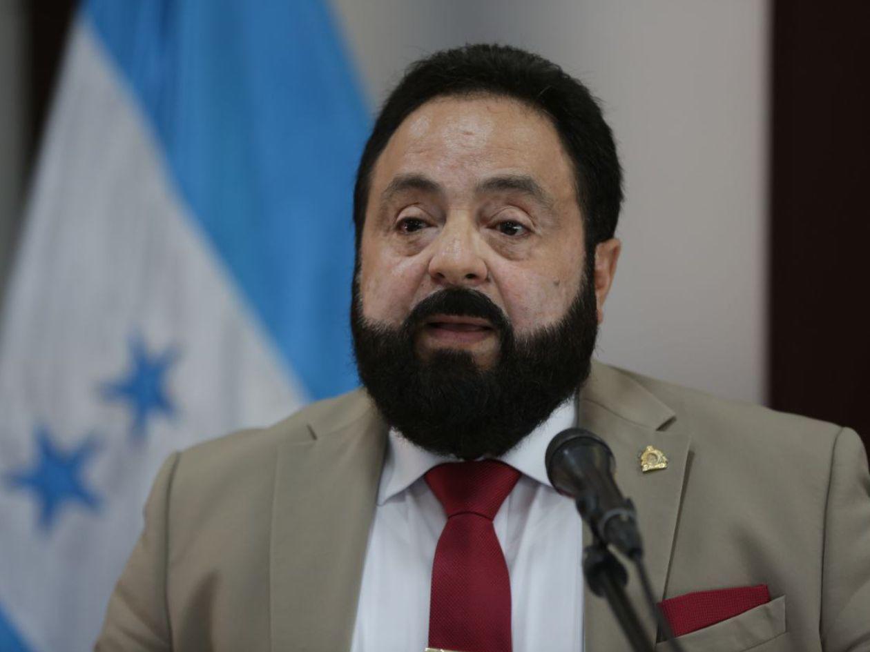 Redondo, de exigir legalidad a aprobar decretos sin ratificación de actas