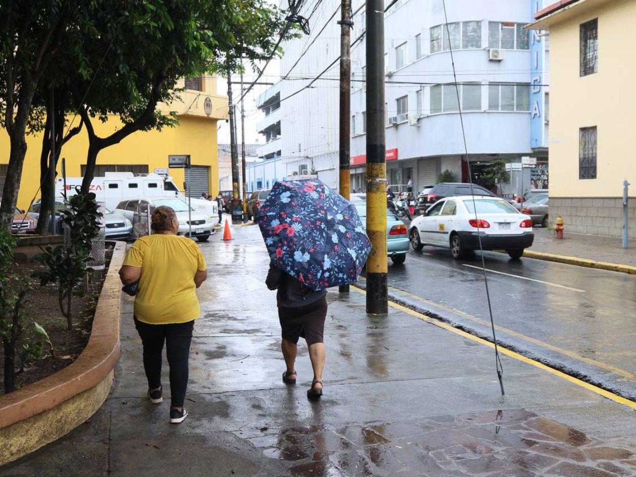 Onda tropical dejará lluvias este domingo en zonas de Honduras