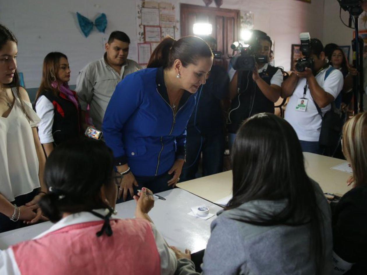 Ana García llama a los hondureños a votar en paz, con alegría y en familia