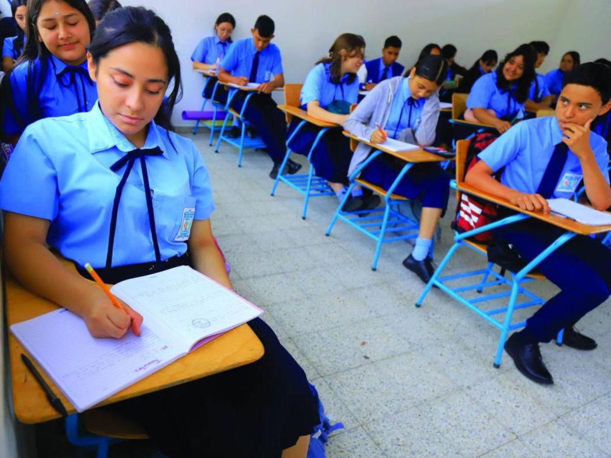 ¿Quieres ser maestro bilingüe? Educación abre inscripciones en todo el país