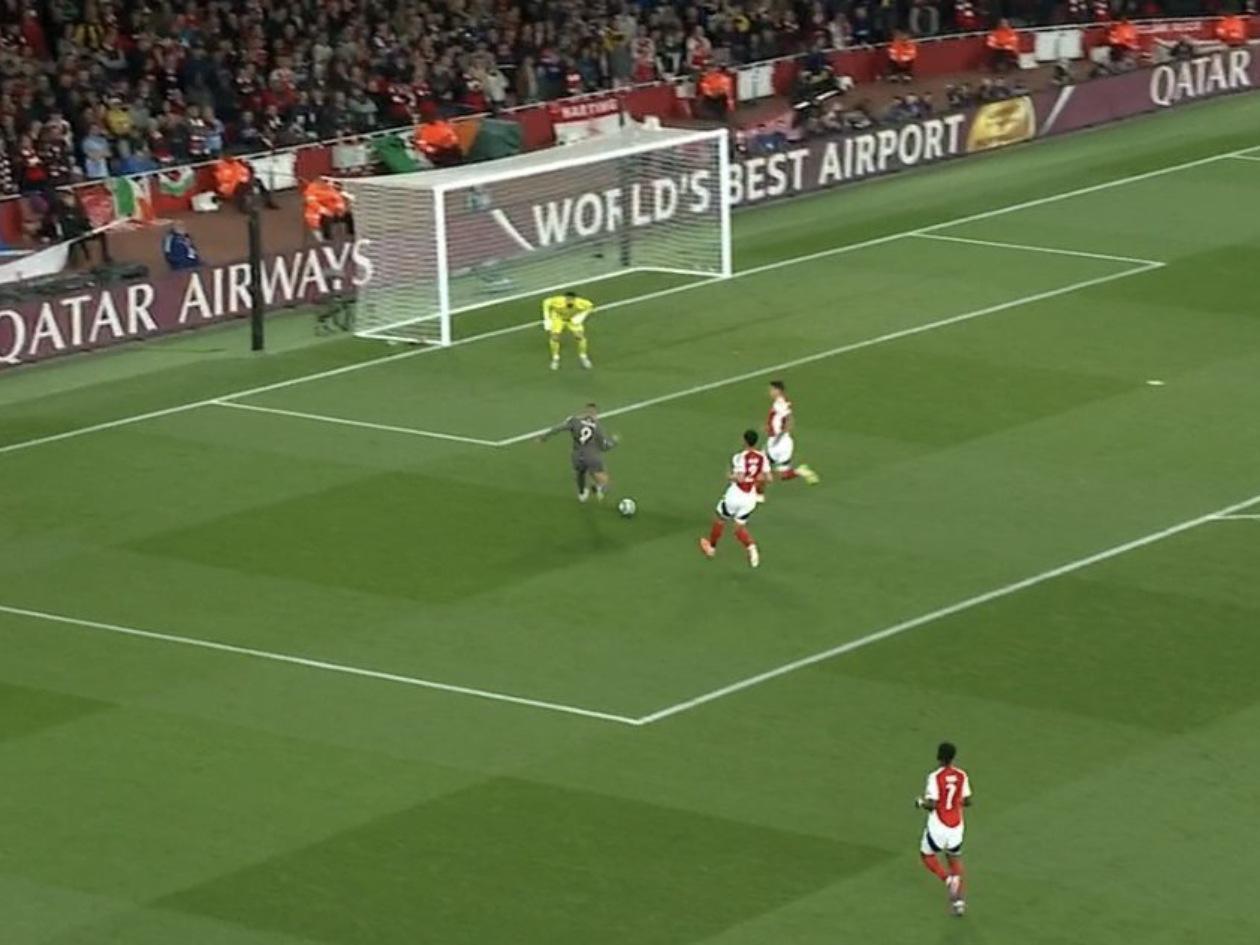 David Raya evita gol cantado de Mbappé en Champions