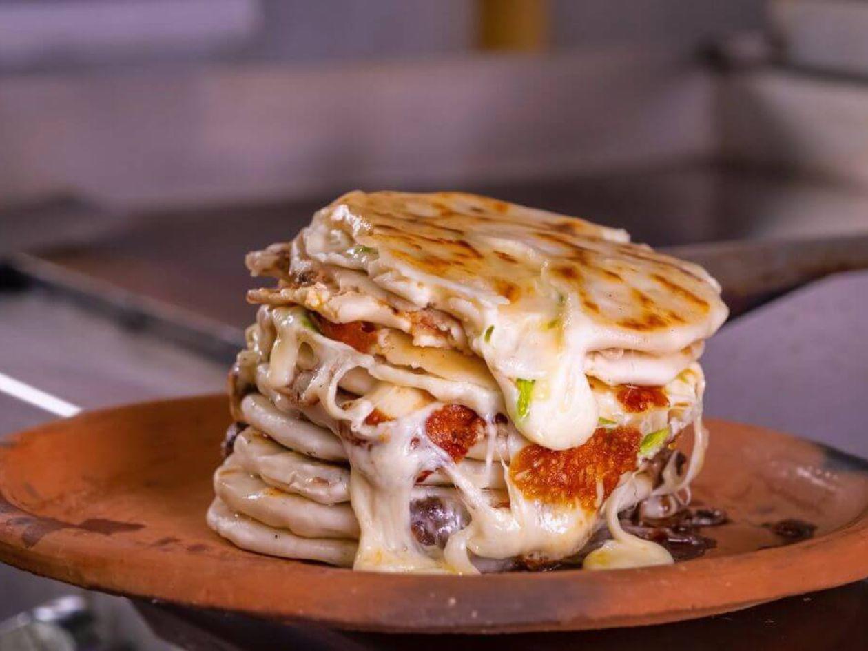 Pupusas de chicharrón y quesillo