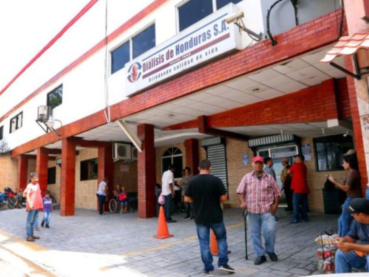 Pacientes renales de San Pedro Sula en riesgo de quedarse sin diálisis esta semana