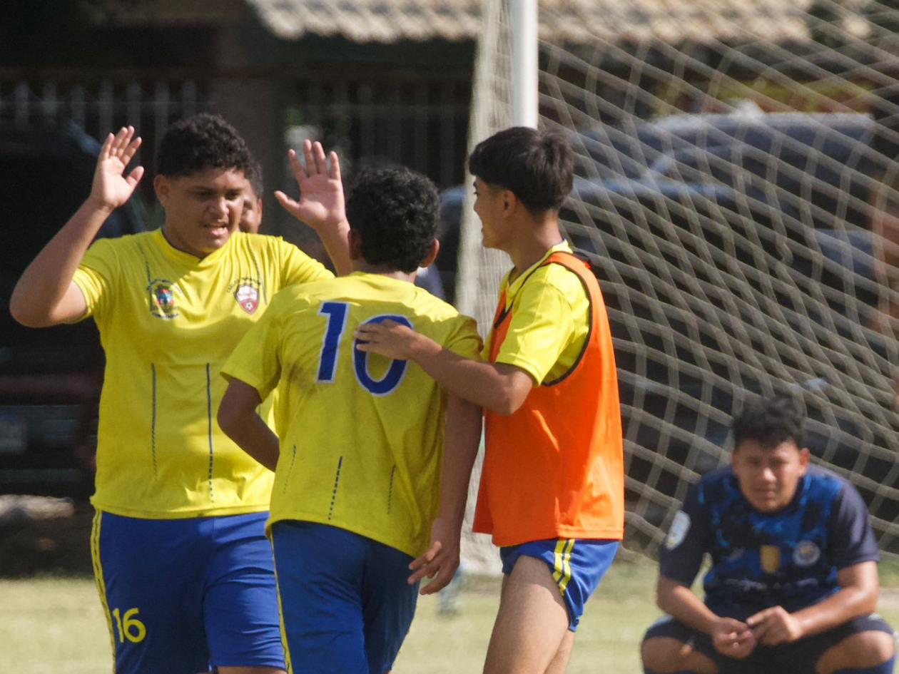 Inicia con éxito torneo de fútbol colegial en La Lima