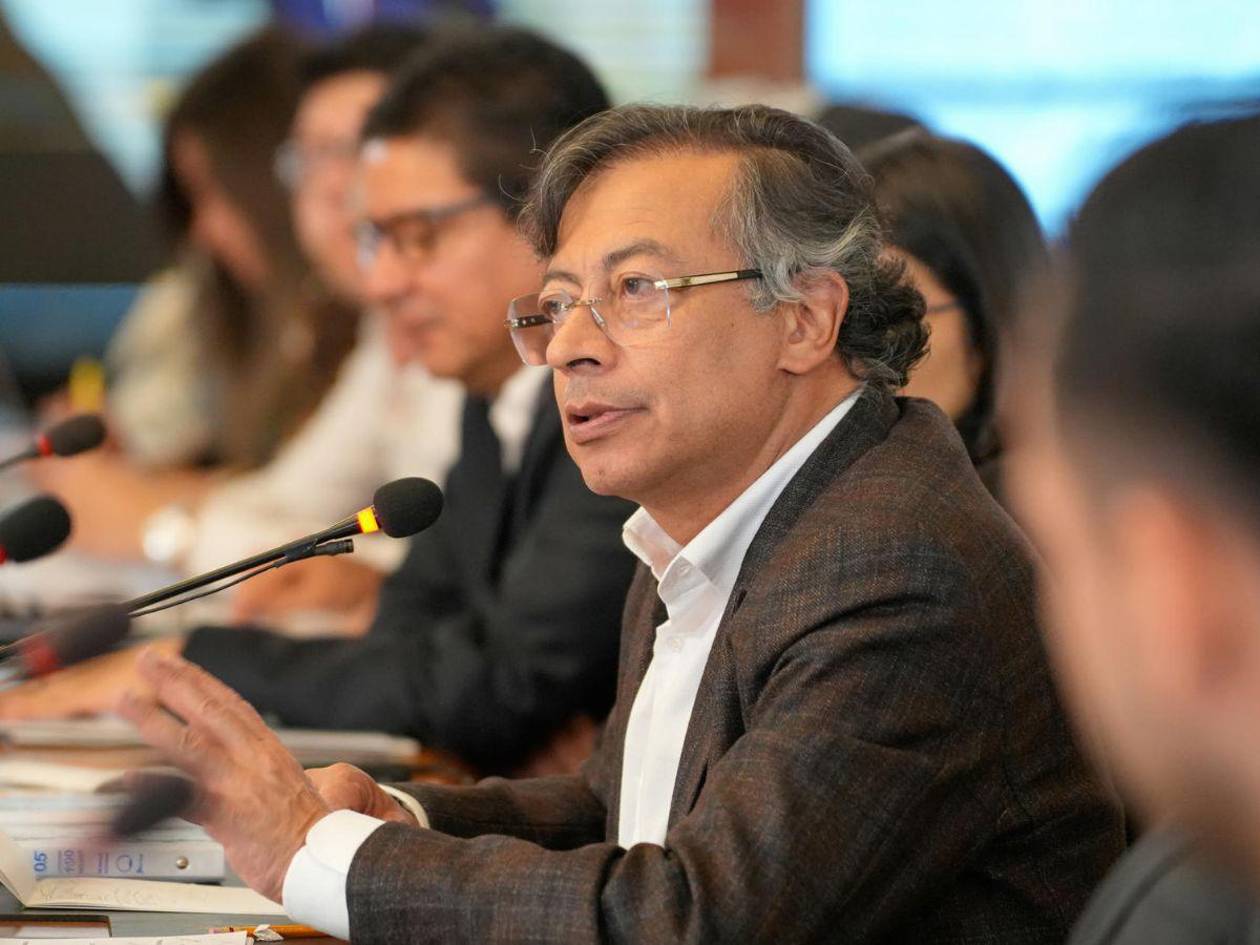 Petro acusa a la mafia por la muerte de dos artistas colombianos en México