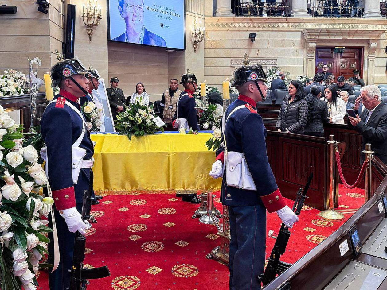 Expresidente Uribe acusa a Petro de instigar el asesinato de Miguel Uribe Turbay