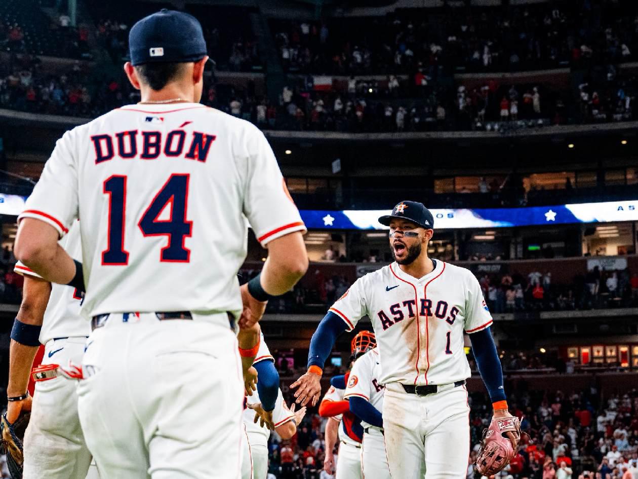 Los Astros de Mauricio Dubón se complican en la clasificación a playoffs de MLB