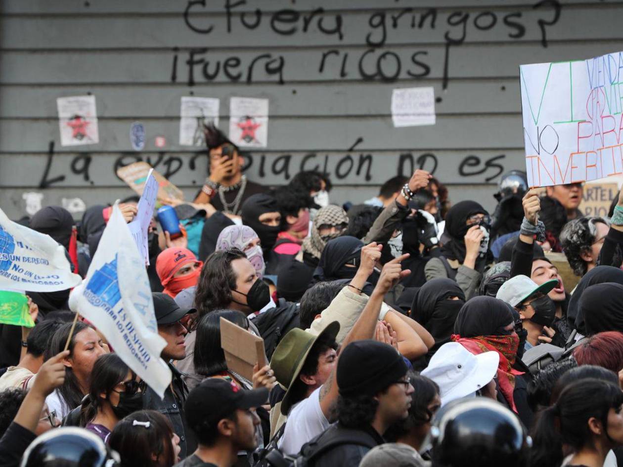 Sheinbaum condena actos de violencia en protesta contra la gentrificación en México