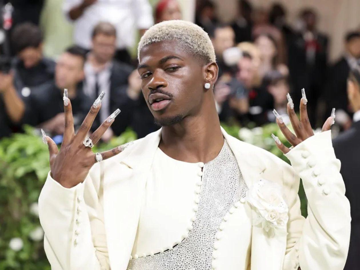 Lil Nas X acusado de cuatro delitos graves en Los Ángeles
