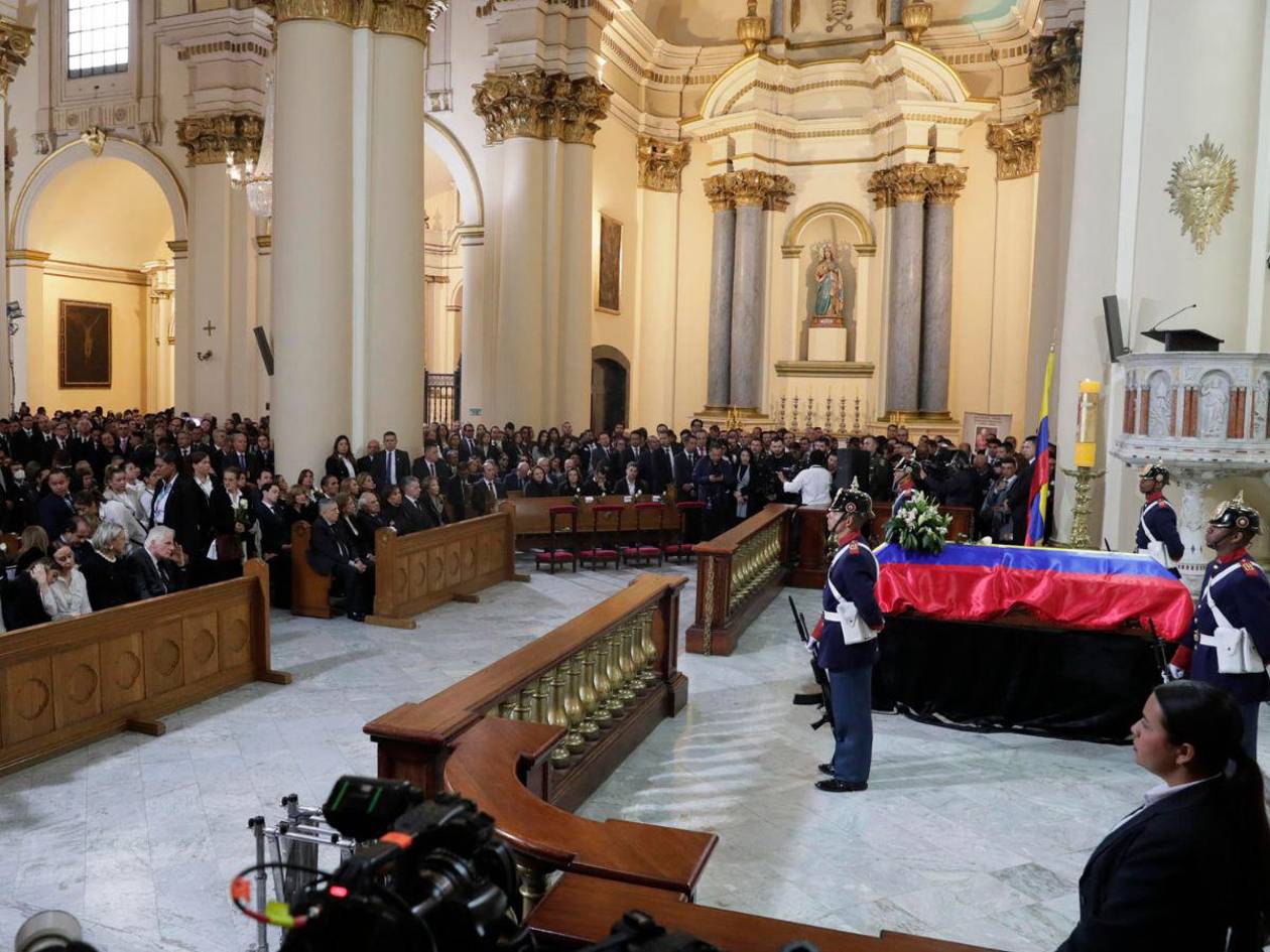 Petro no asiste al funeral de Uribe Turbay a petición de la familia