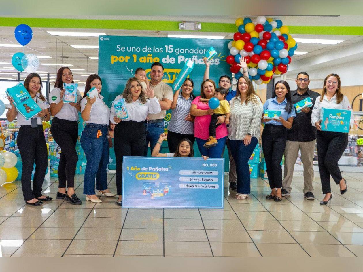 Supermercados La Colonia y Pampers celebran a los primeros ganadores de su promo “1 año de pañales gratis”