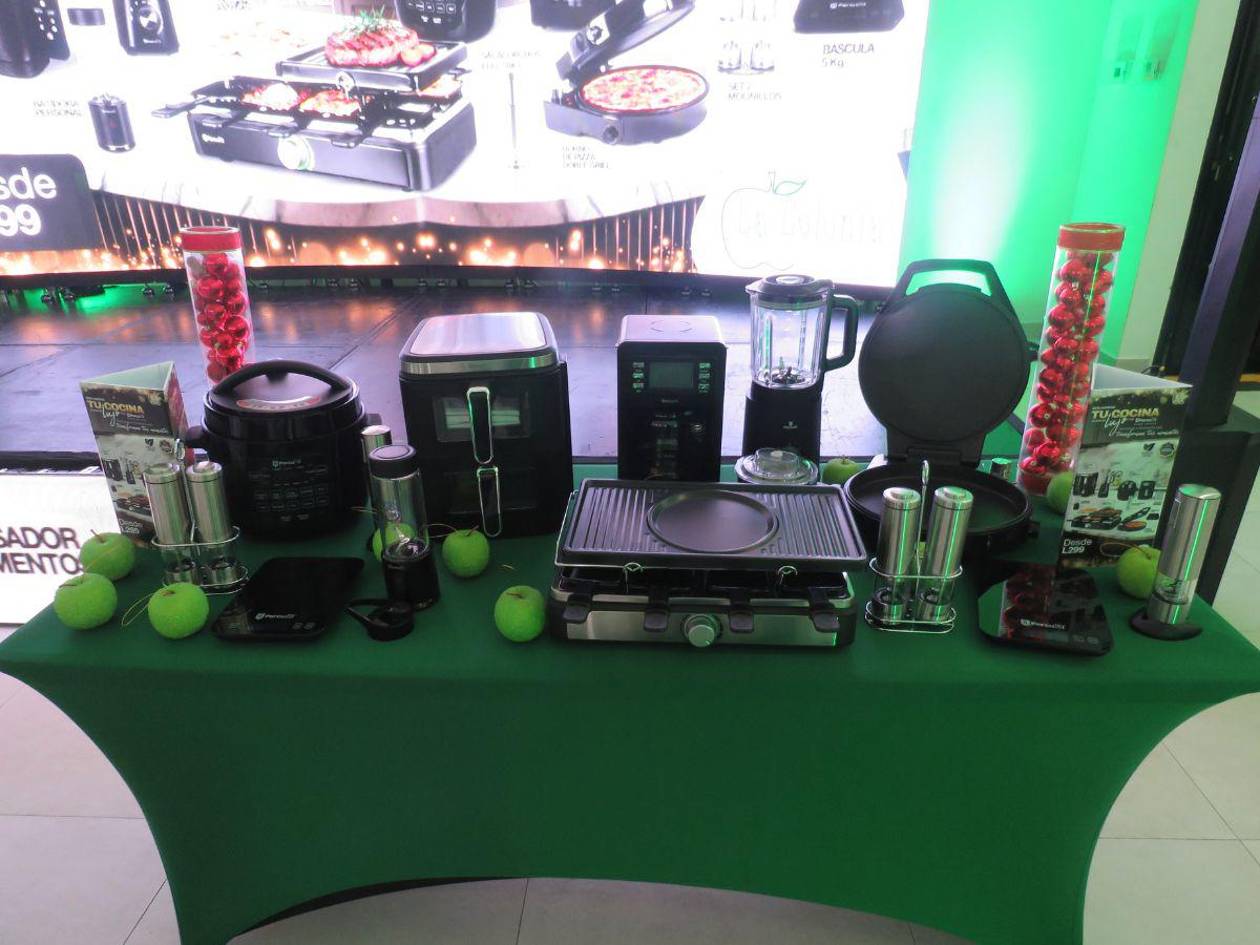 Supermercados La Colonia viste de lujo la Navidad con la nueva colección Percutti Black Edition