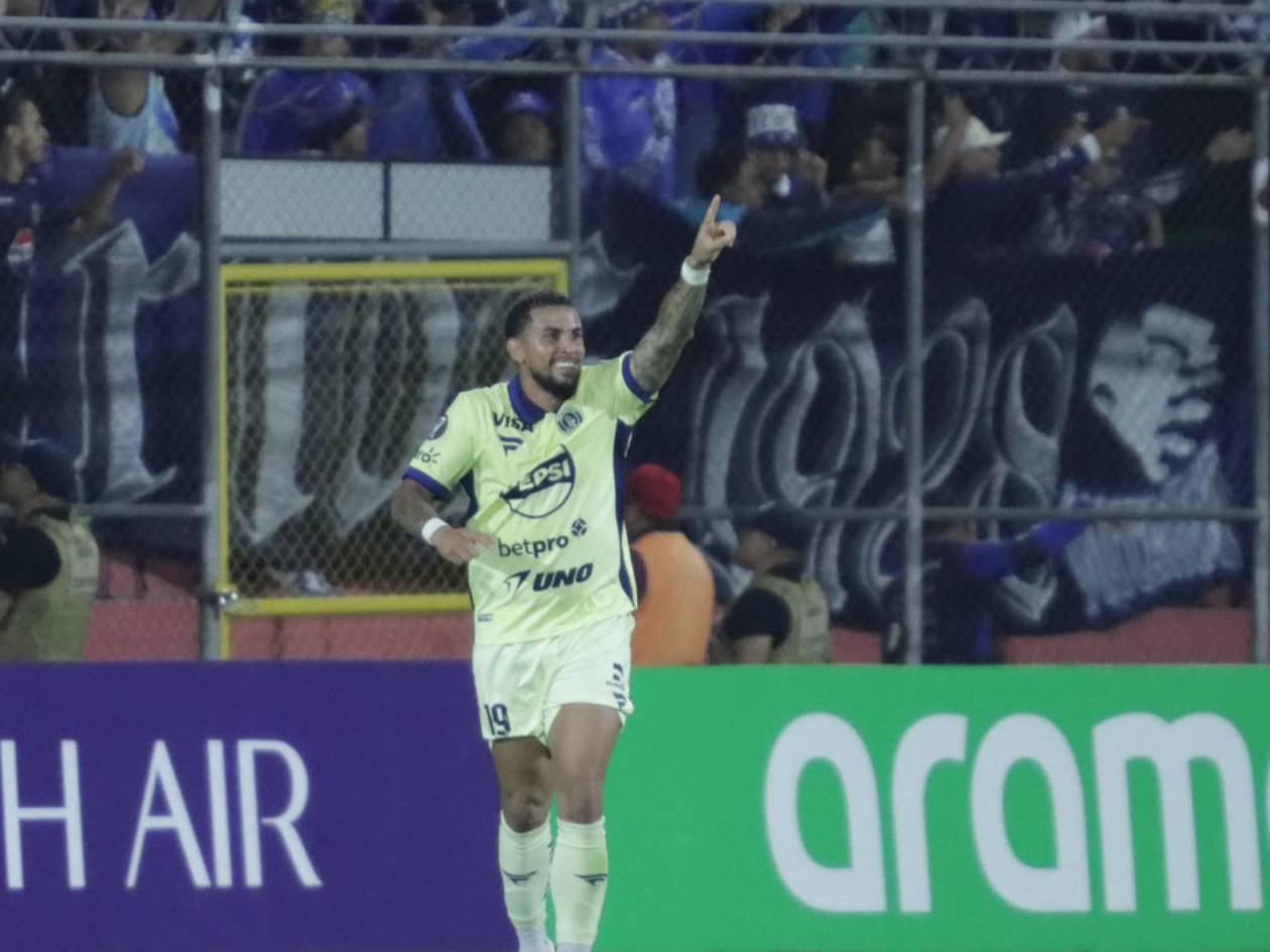 Rodrigo de Olivera silenció al Municipal y desató la locura del Motagua