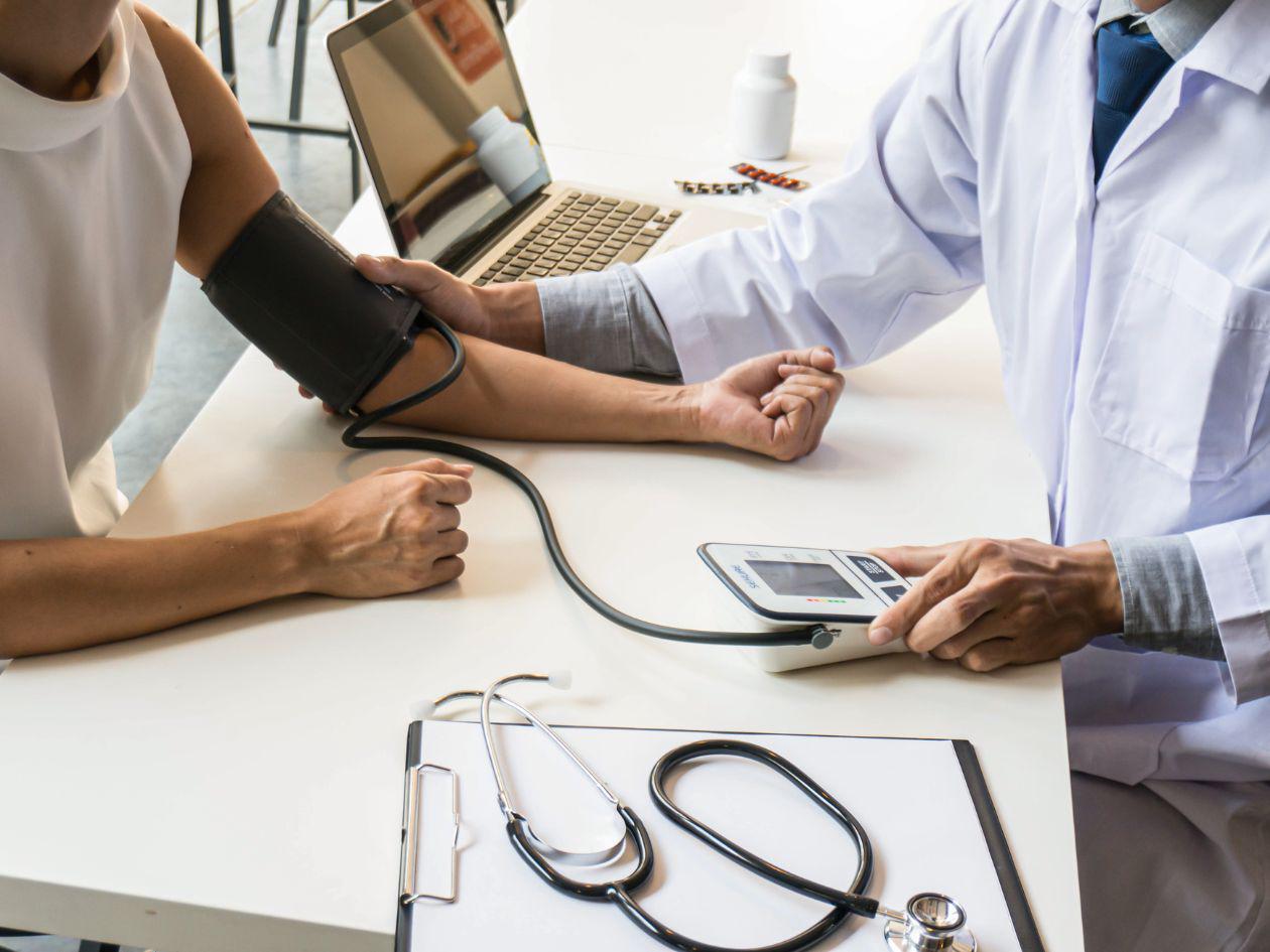 Con más de tres décadas de operación, casi 600 camas censables y servicios críticos bajo presión constante, su funcionamiento revela tanto la columna vertebral del sistema público como sus fallas más profundas.