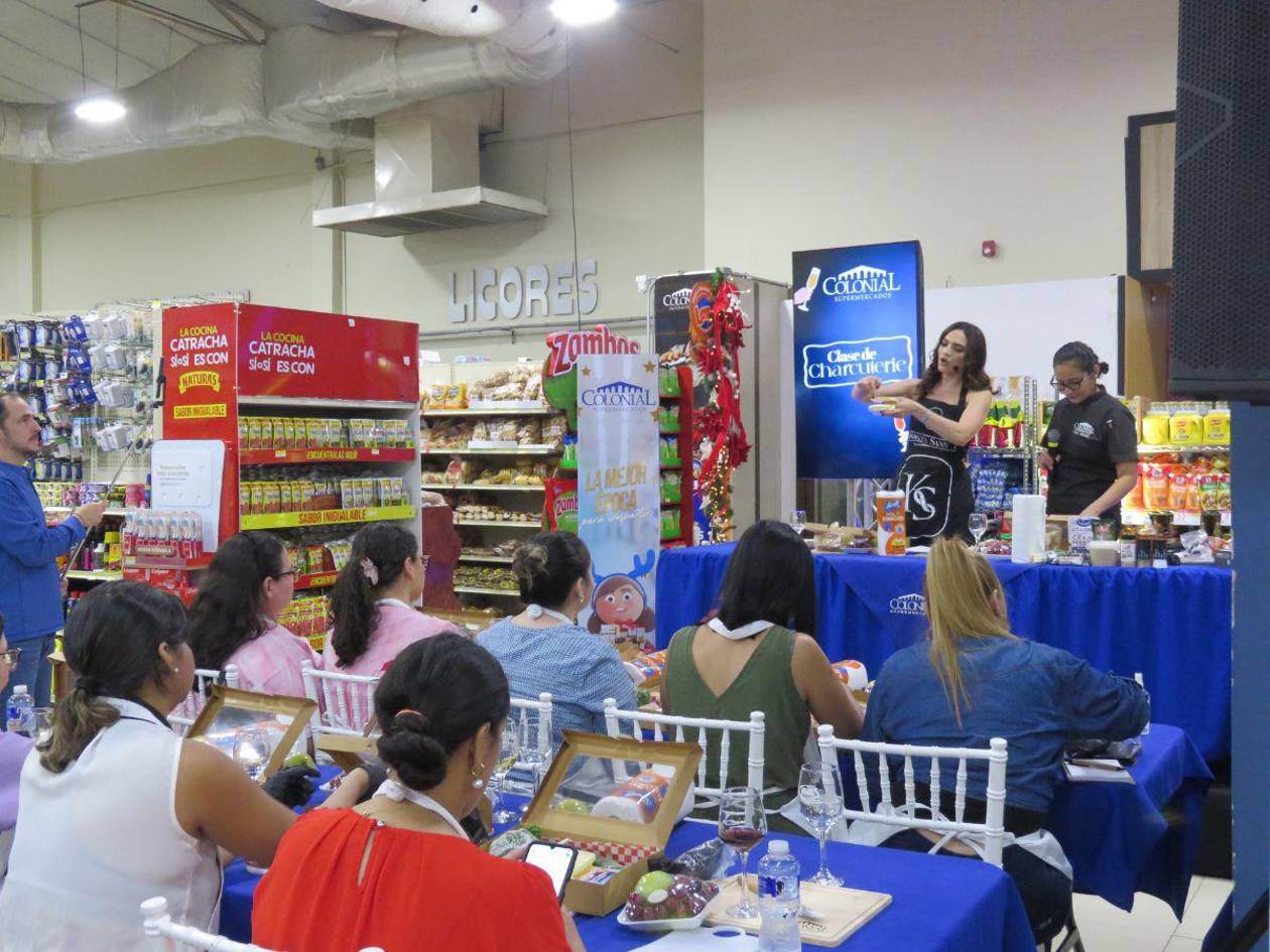 Supermercados Colonial llevó a cabo una clase de charcutería, con la chef Krista Sansur