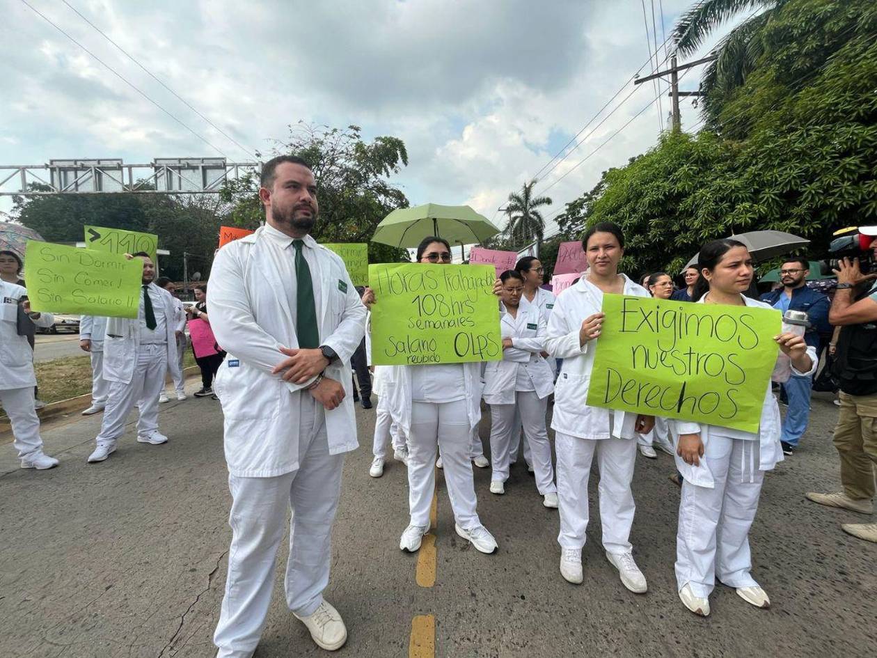 Médicos retoman asambleas ante incumplimiento de pago