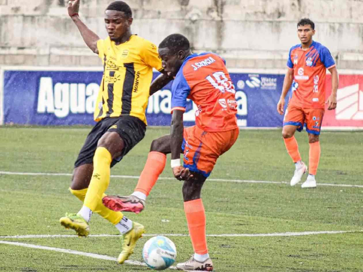 Real España deja fuera a Lobos UPNFM de las triangulares del Apertura 2025