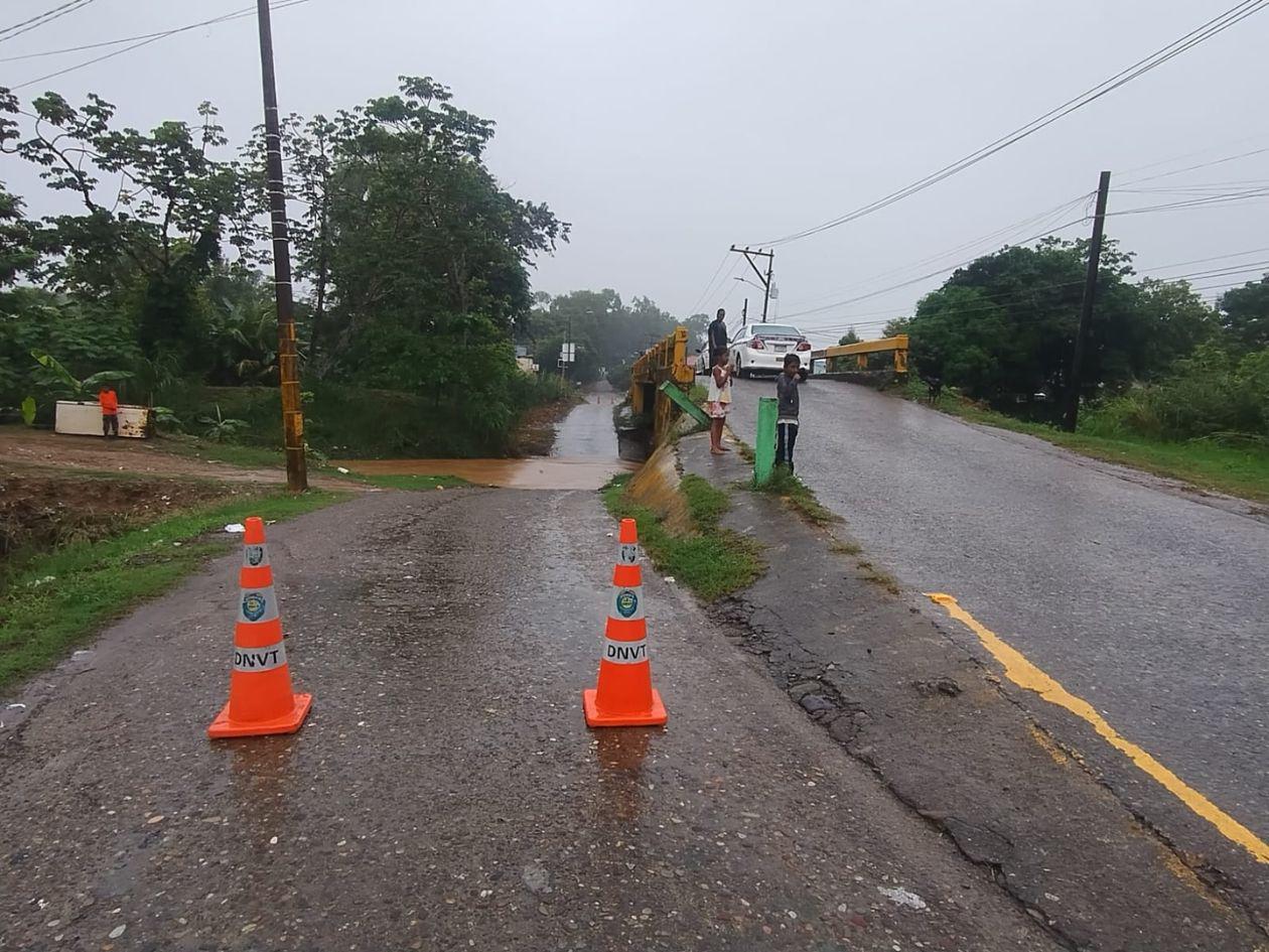 Fuertes lluvias azotan el litoral Atlántico y suspenden clases