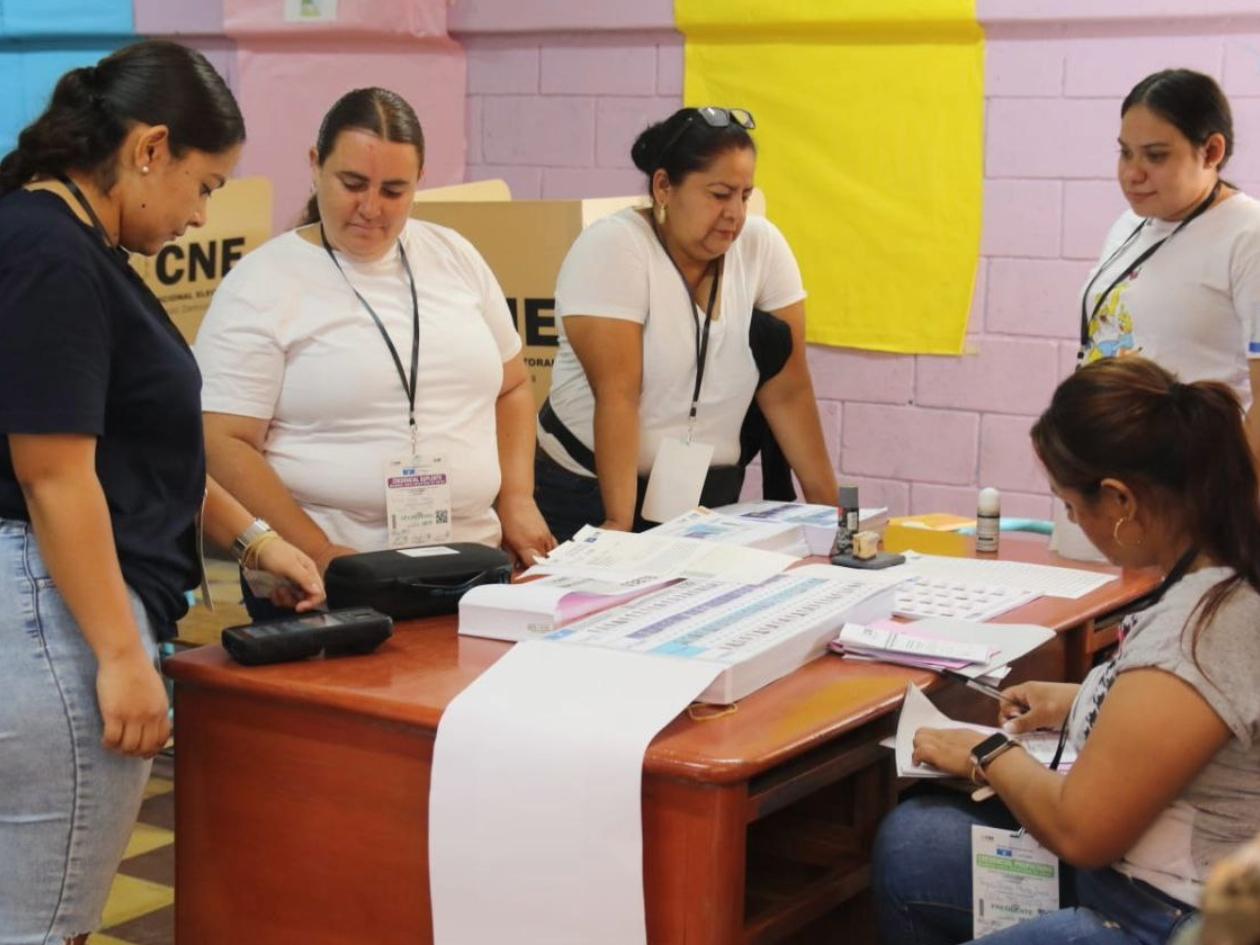 Elecciones primarias se extenderán una hora tras retrasos