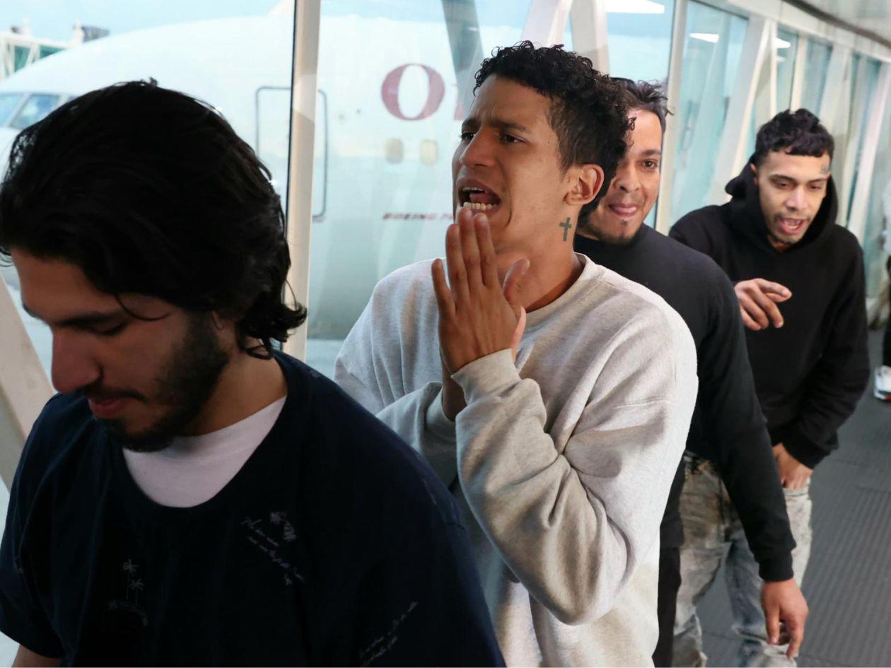 En avión estadounidense deportan a Venezuela a 174 migrantes desde Texas