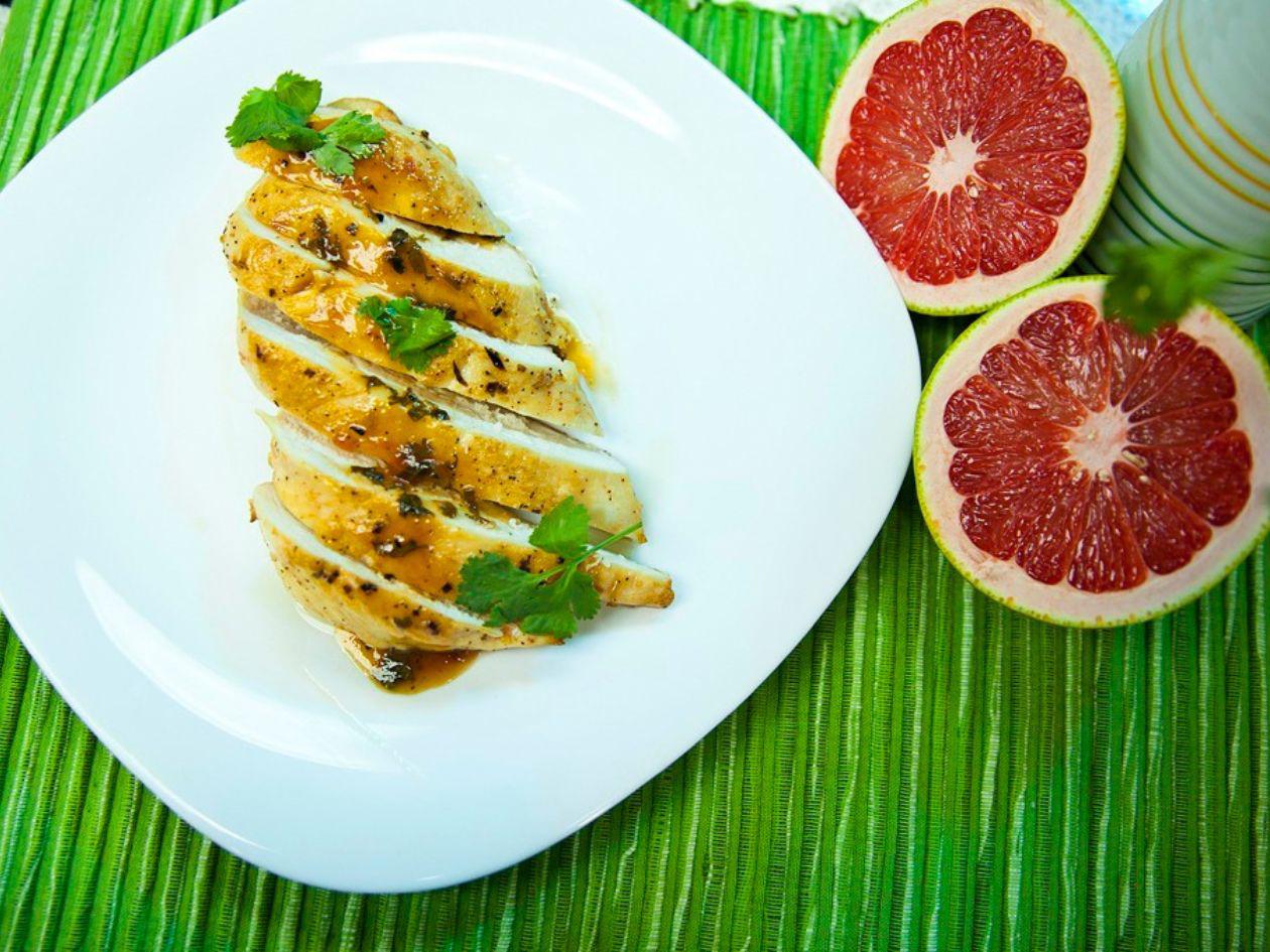 Pechuga de pollo con salsa de toronja