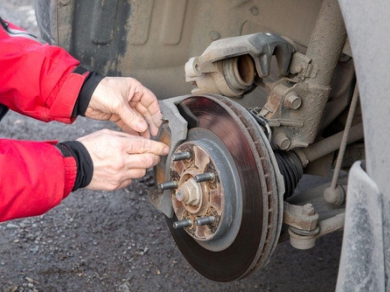 ¿Cuándo cambiar las pastillas de freno y cómo comprobar su desgaste?