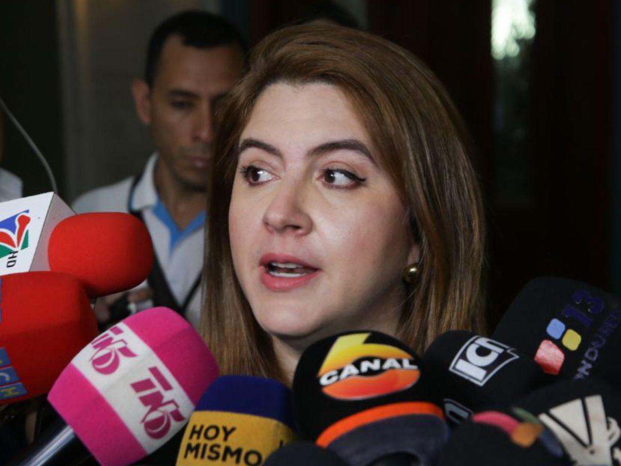 Cossette López responsabiliza a empresa por nueva caída del sistema en conteo de votos