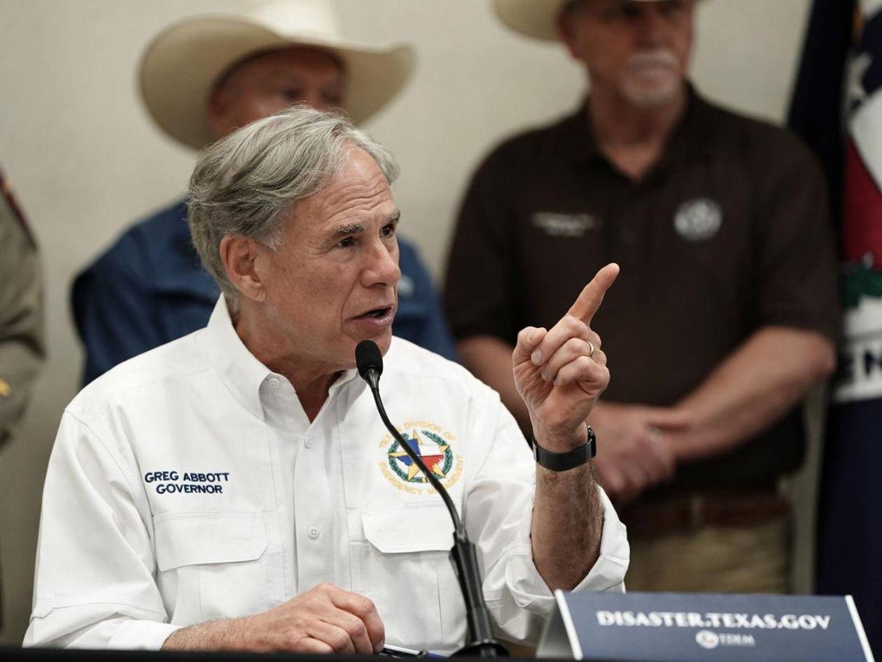 El gobernador de Texas no dijo que si Dios fuera ilegal, lo deportaría