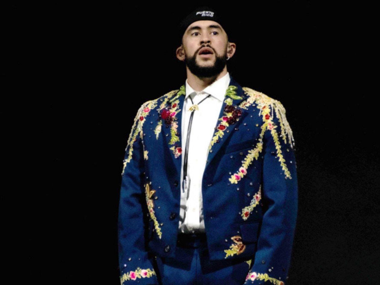 Bad Bunny vuelve al cine en agosto con el estreno de la película 'Caught Stealing'