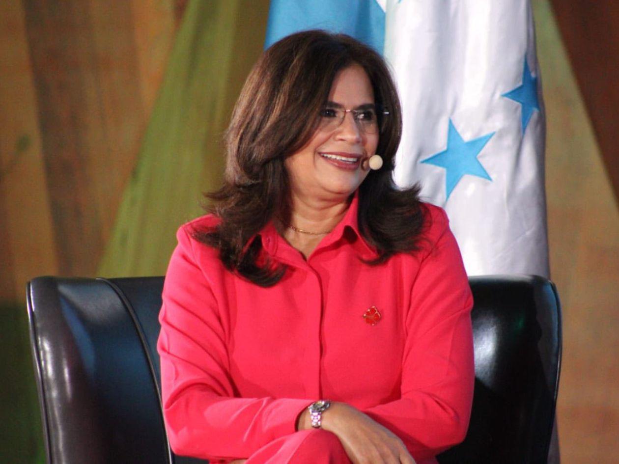 Esta imagen del cierre de campaña de Rixi Moncada está editada