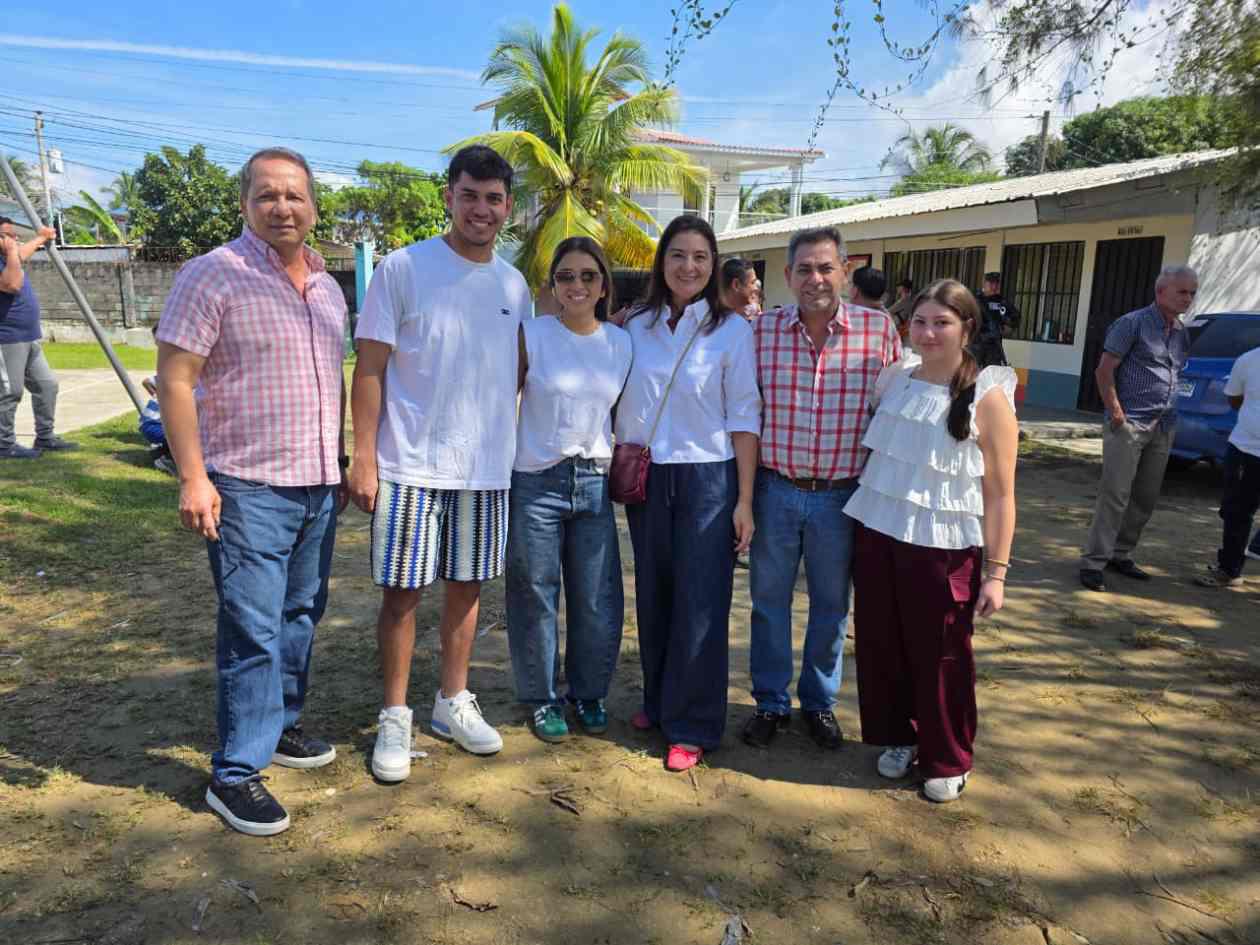 Mauricio Dubón junto a su familia presentes en Elecciones de Honduras 2025