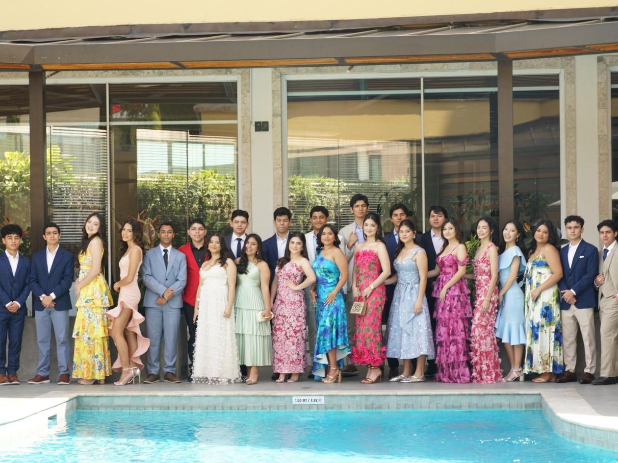 Seniors 2025 de la Episcopal festejan su desayuno previo a graduarse