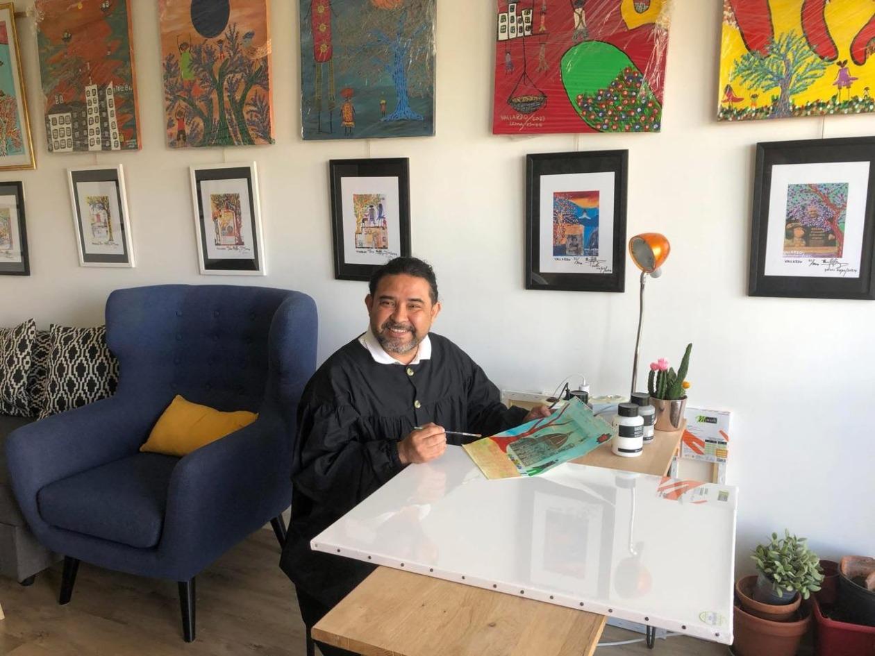 Artista hondureño expone su arte visual en Francia